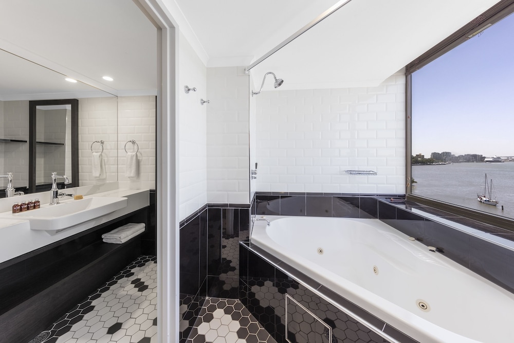 Suite, Jetted Tub, River View