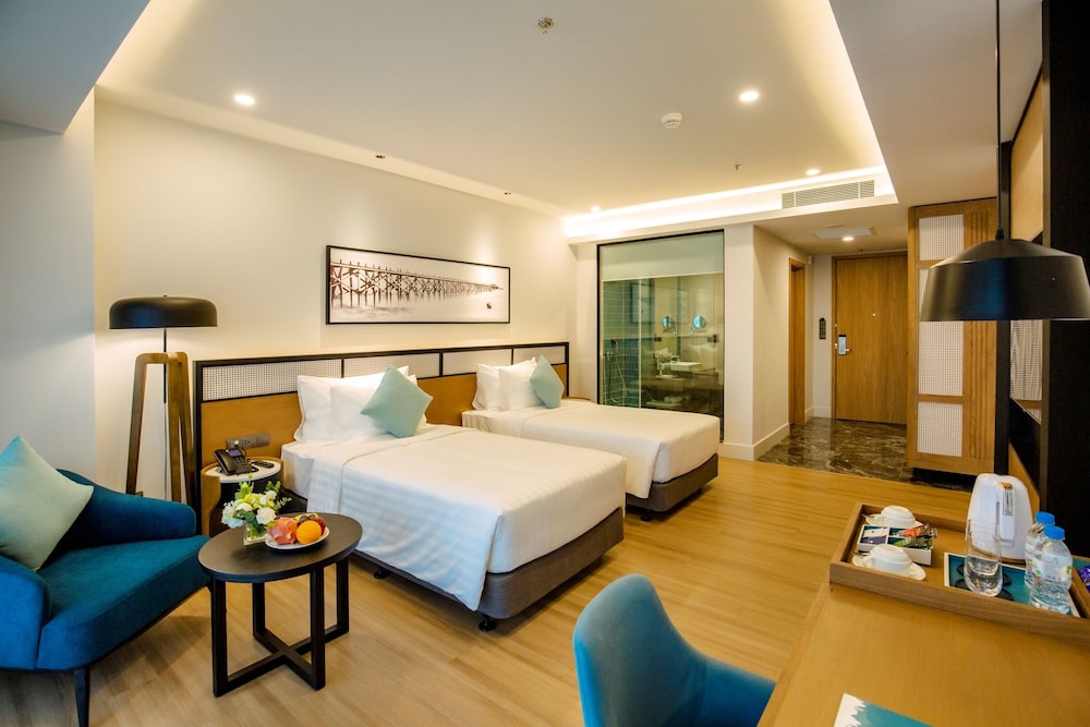 Deluxe Triple Room, City View