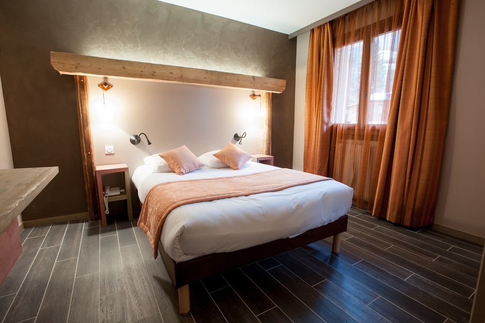Charm Twin Room photo 1