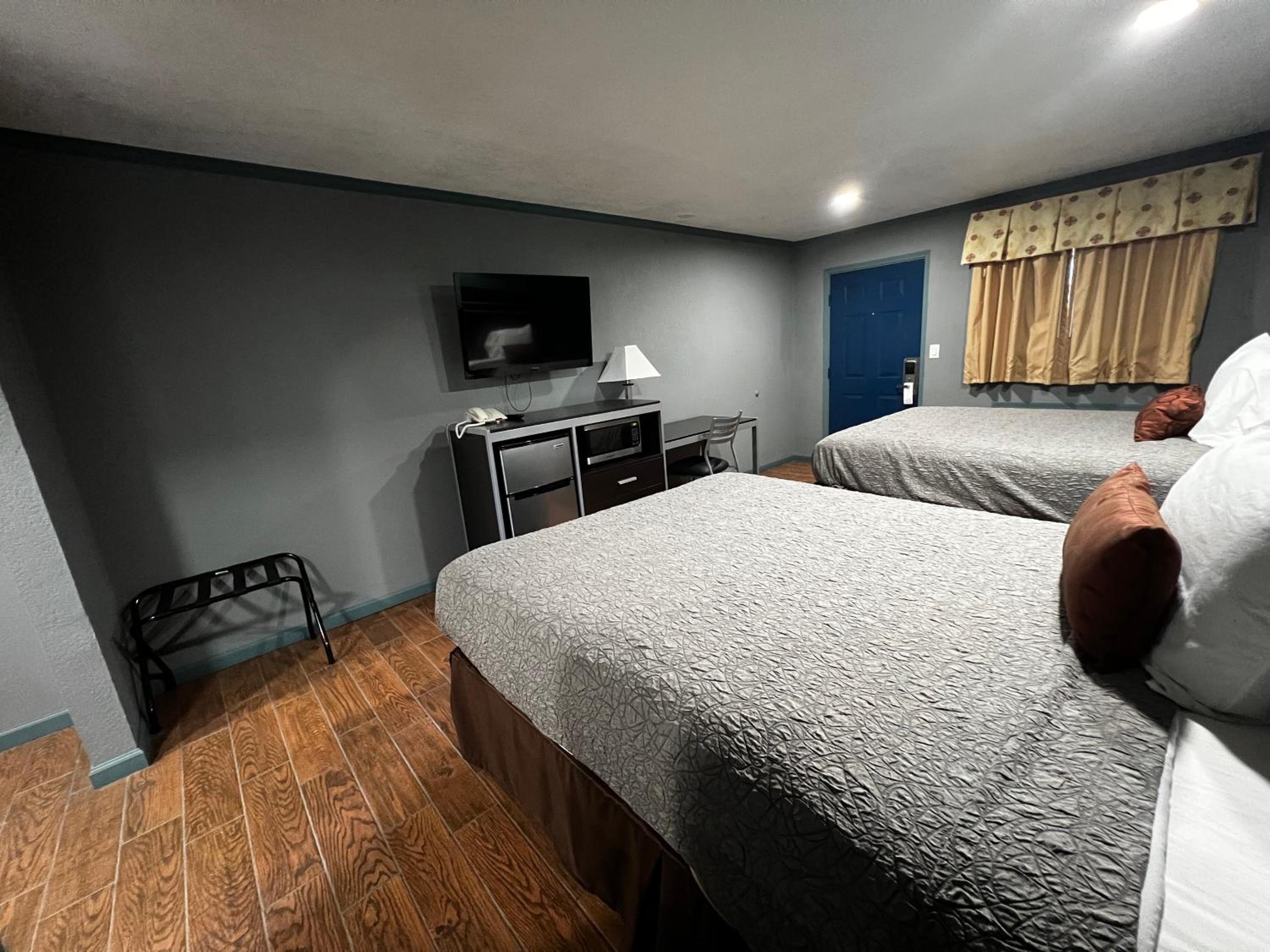 Double Room with Two Double Beds - Non-Smoking photo 3