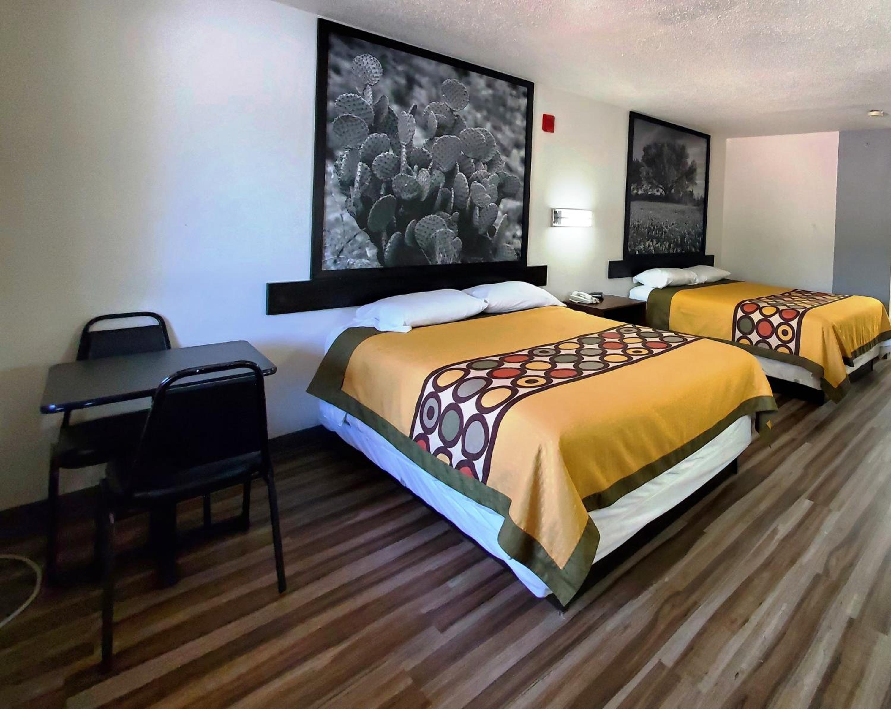 Deluxe Queen Room - Photo 1