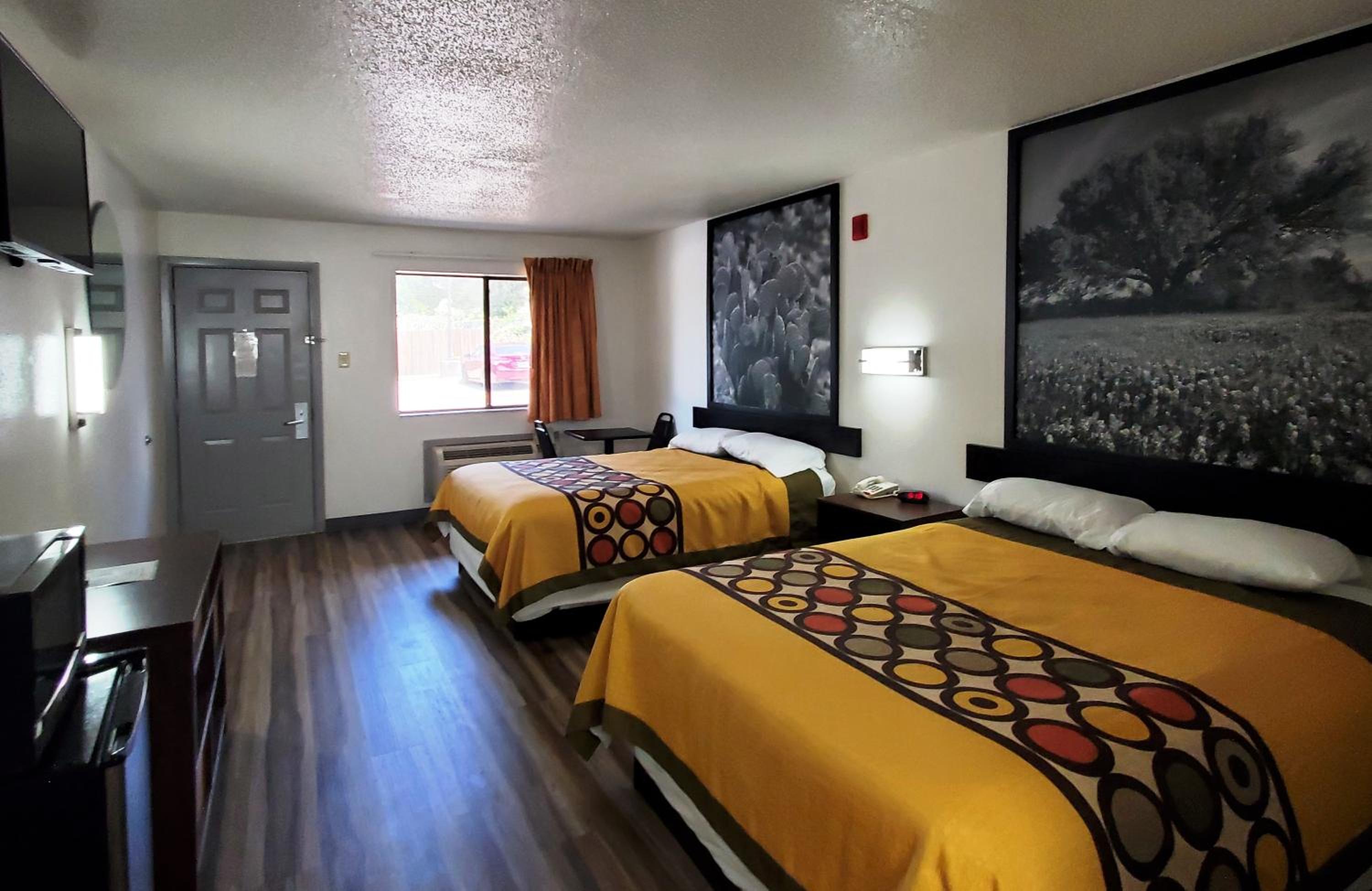 Deluxe Queen Room - Photo 2
