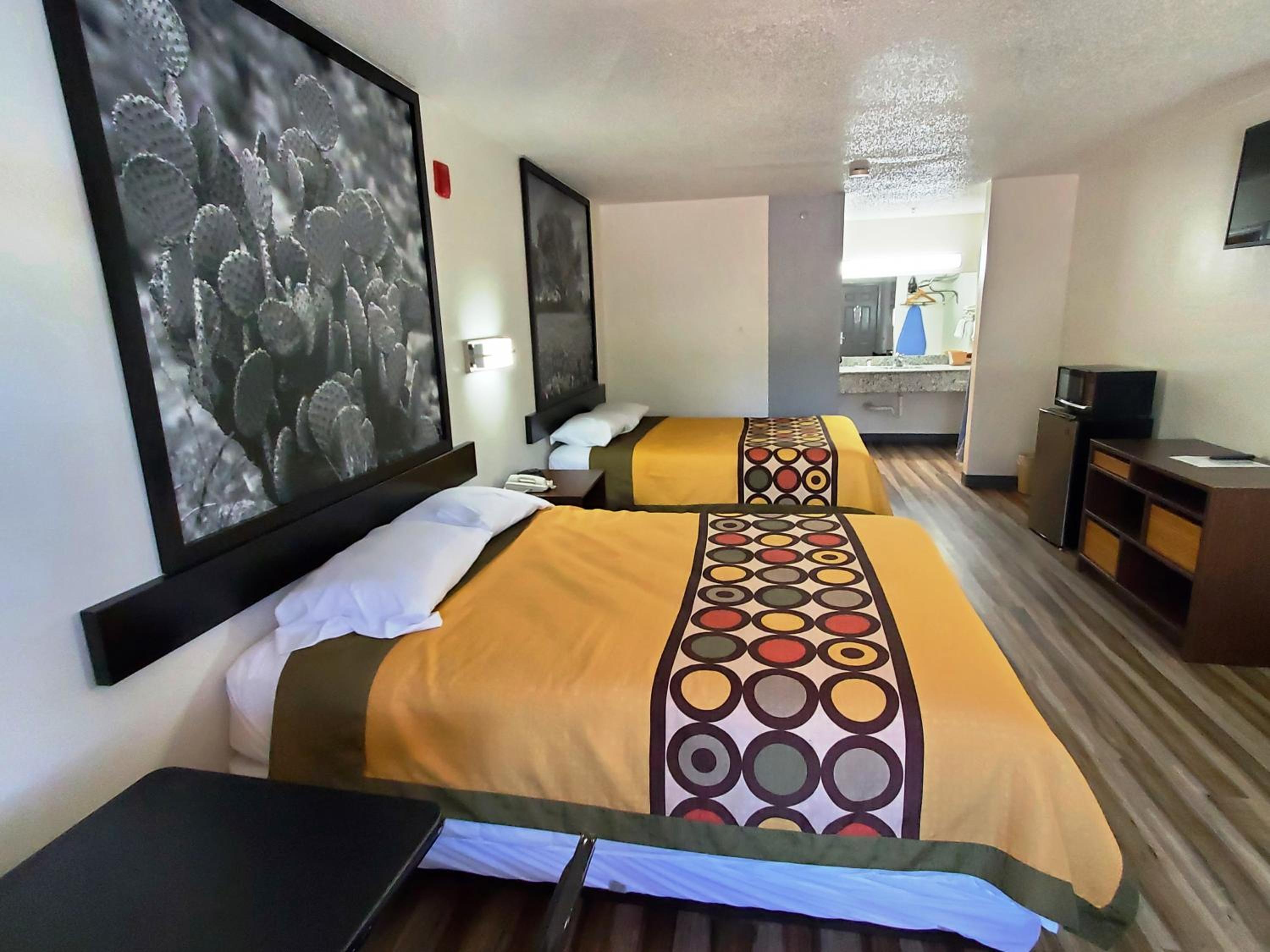 Deluxe Queen Room - Photo 3