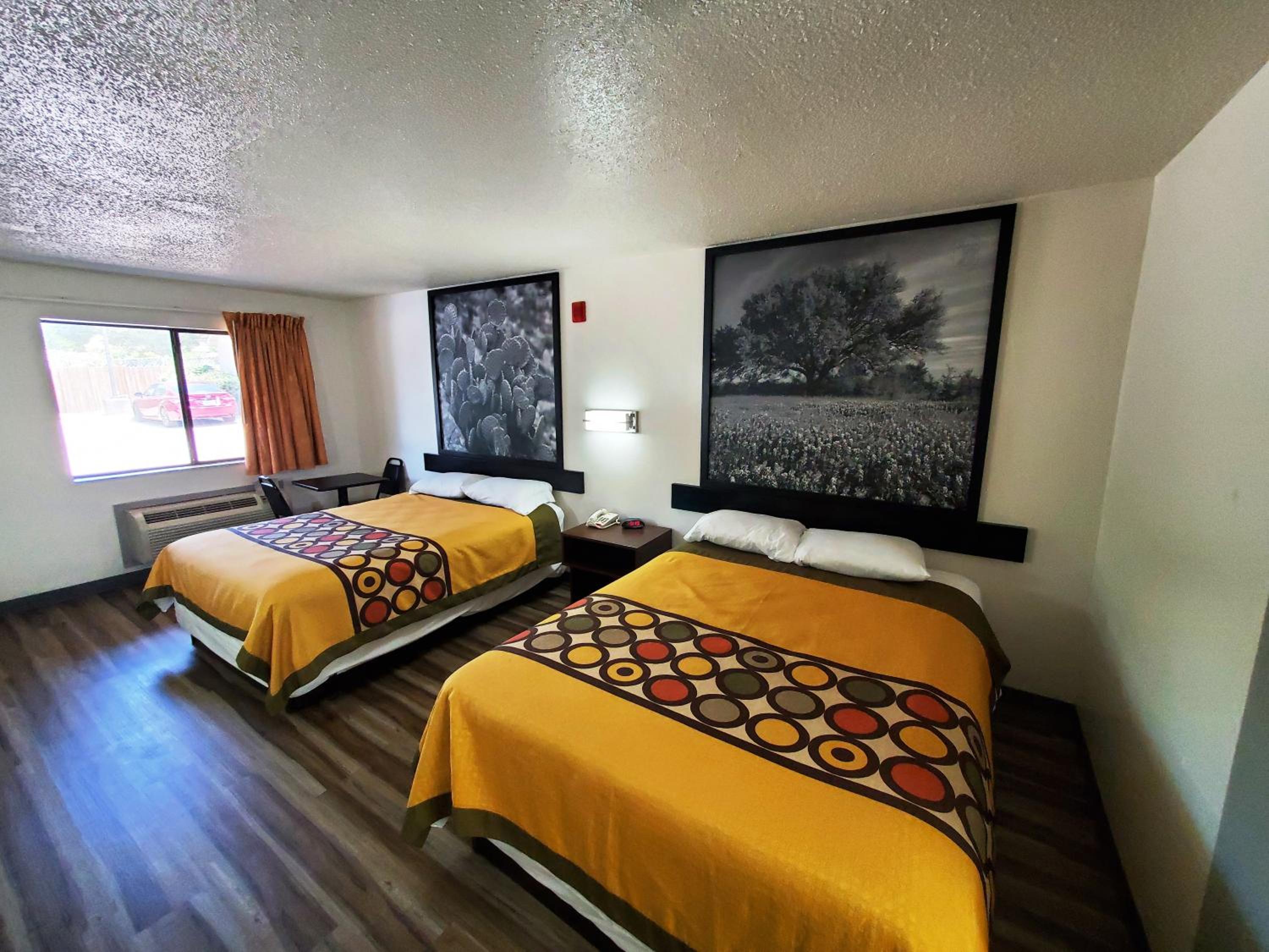 Deluxe Queen Room - Photo 5
