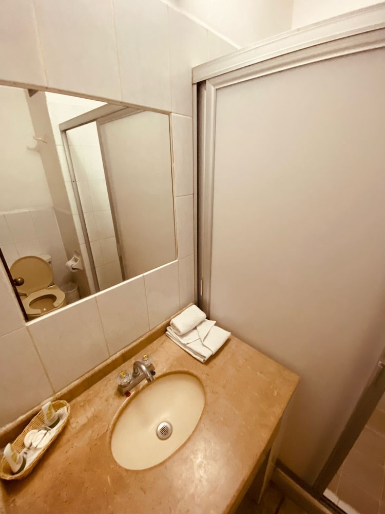 Standard Room, Multiple Beds (No Air Conditioning) photo 3