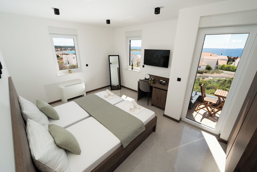 Deluxe Double Room, Balcony, Partial Sea View