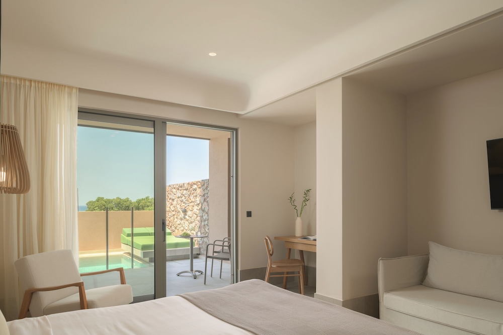 Junior Suite, Private Pool, Sea View - Photo 4