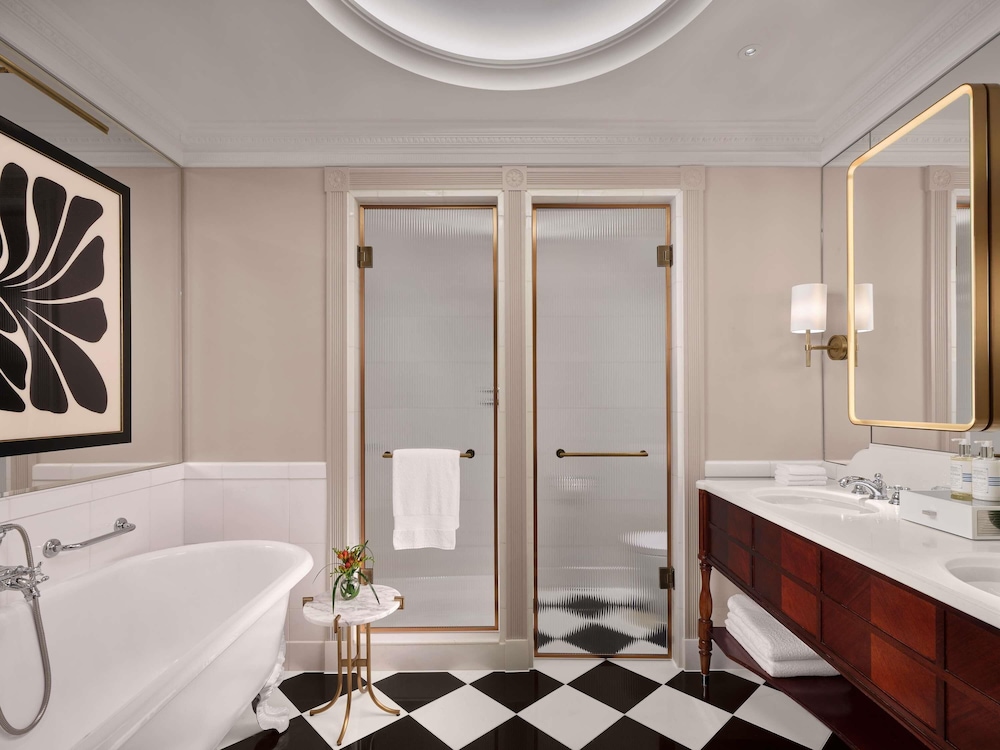 Grand Suite, 1 King Bed, River View thumbnail 5