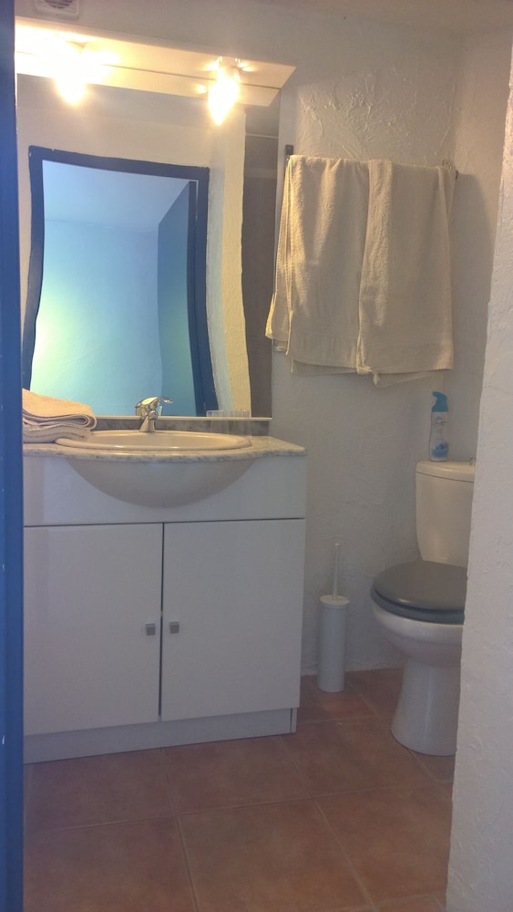 Double Room, Non Smoking (Centauré) photo 3