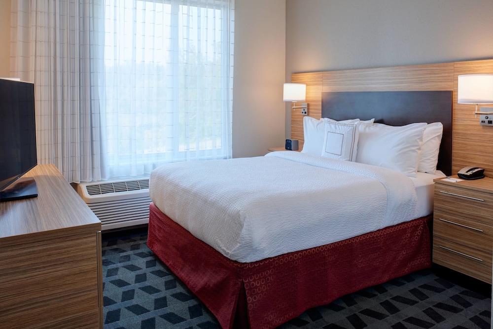 Suite, 1 Bedroom (Mobility/Hearing Access, Roll-In Shwr) photo 3