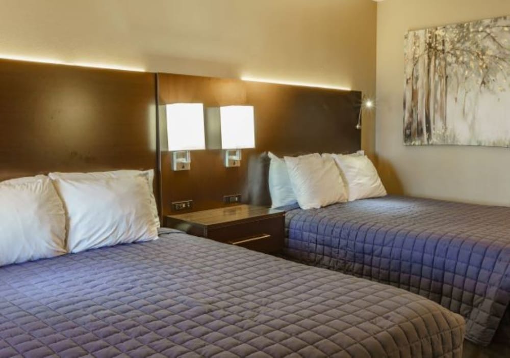 Standard Room, 2 Queen Beds photo 3