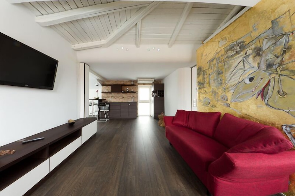 Apartment photo 2