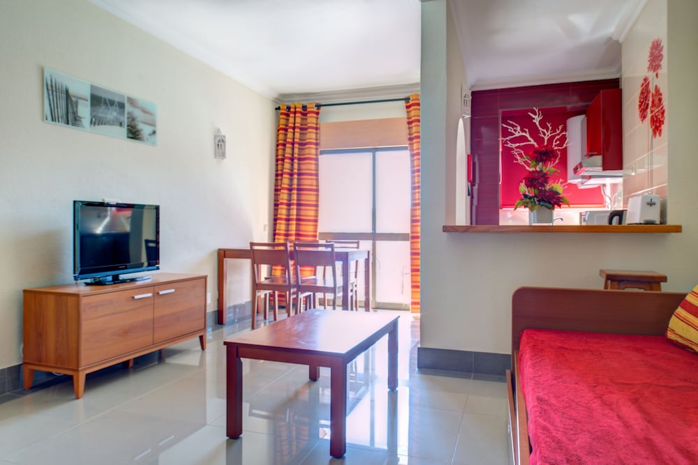 Superior Apartment, 1 Bedroom, Pool View - Photo 4