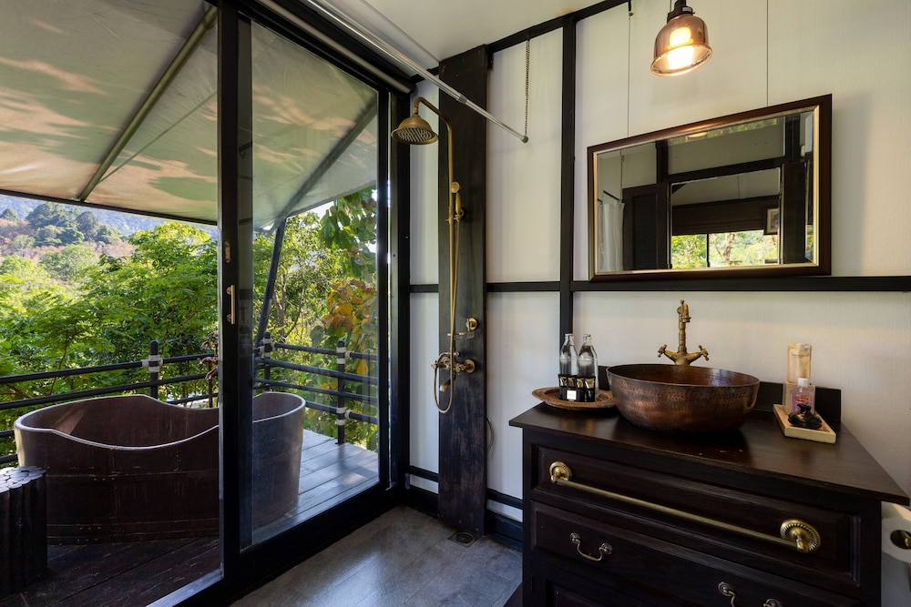 Exclusive Explorer Tent with Private Bathroom photo 2