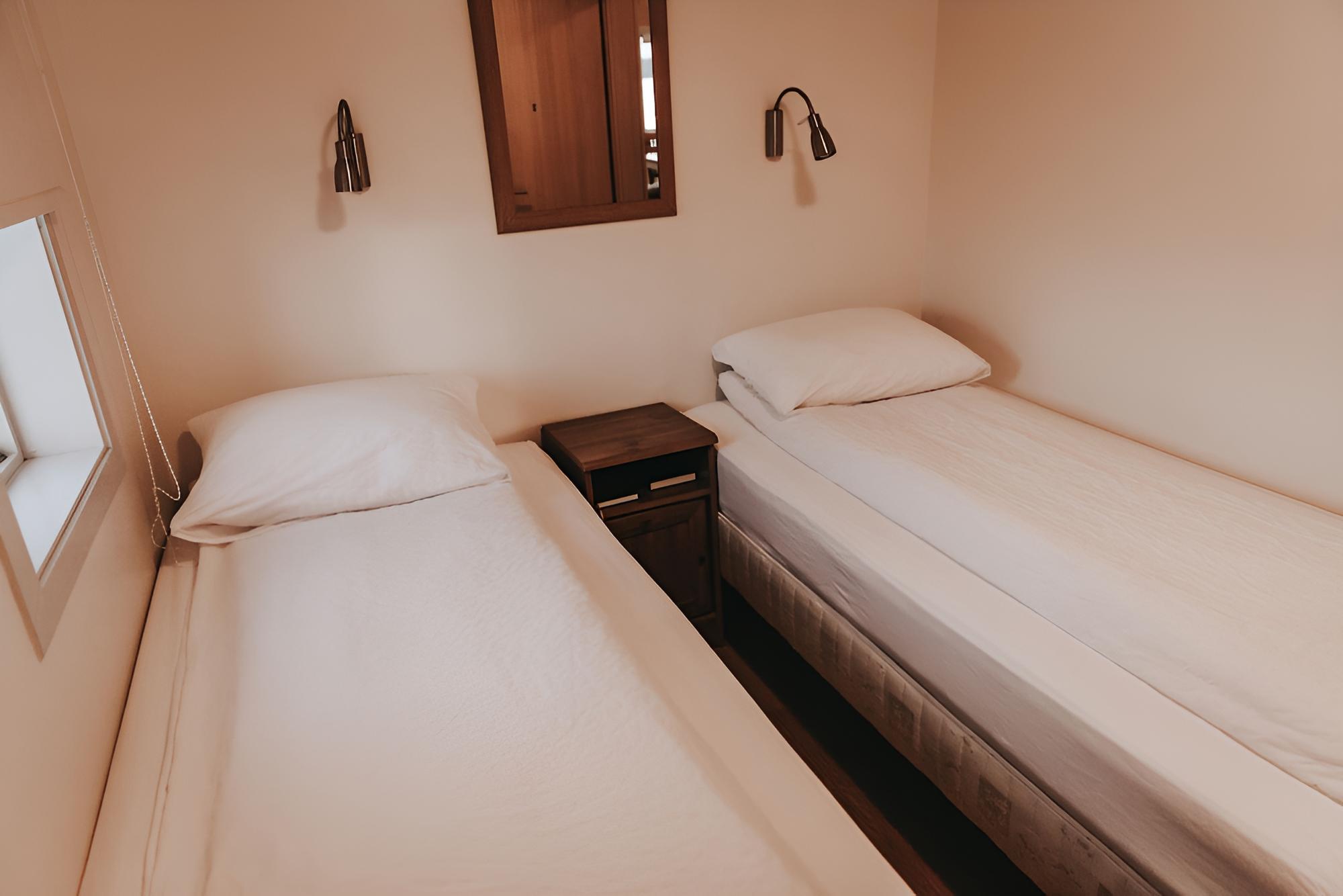 Twin Room, Shared Bathroom photo 2