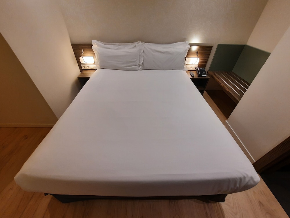 Standard Room photo 2