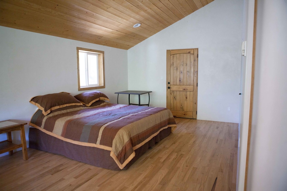 Luxury Mountain View Suites - 4 Bedroom, 2.5 Bath ($150.00 Cleaning fee) photo 1