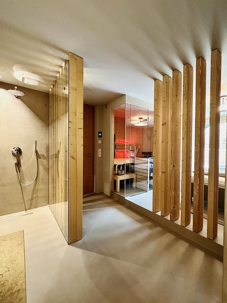 Luxury Condo, 2 Bedrooms, Hot Tub, Mountainside photo 2