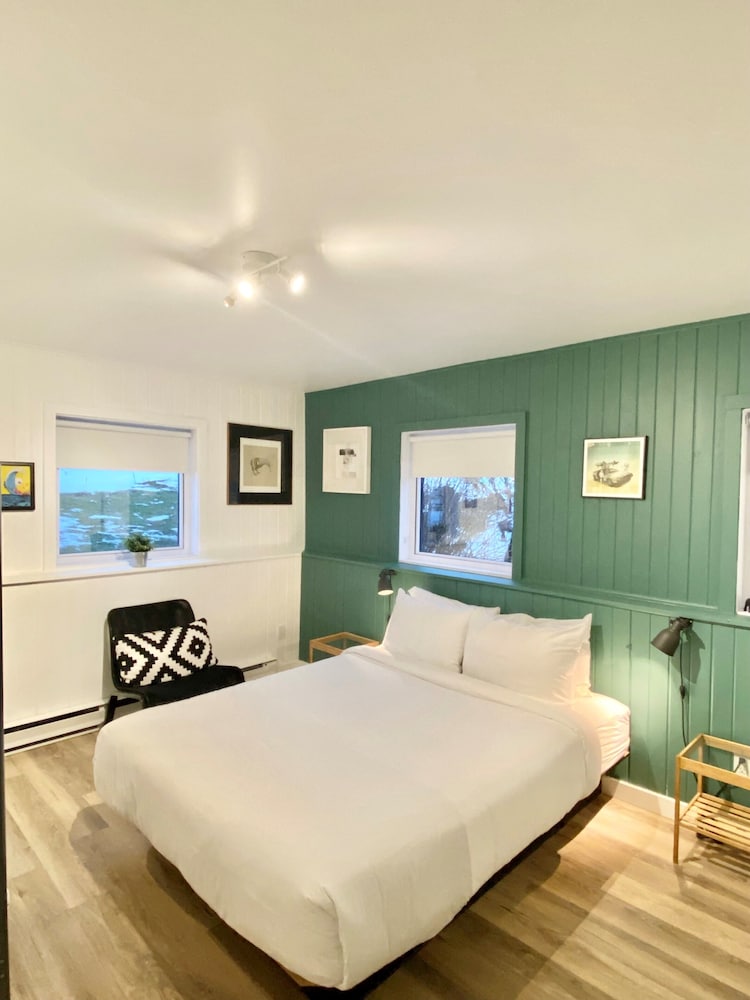 Economy Room, Multiple Beds, Private Bathroom photo 3