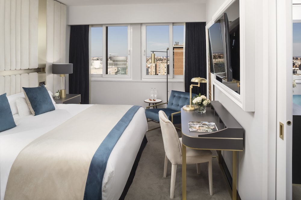 The Level, Junior Suite