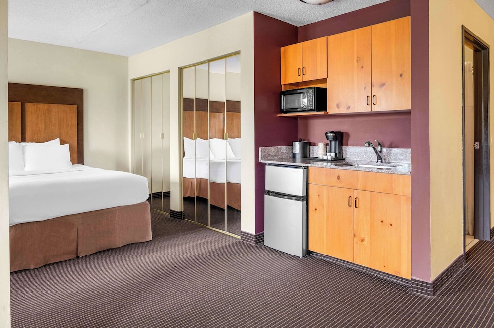 Standard Room, 2 Queen Beds, Non Smoking - Photo 2