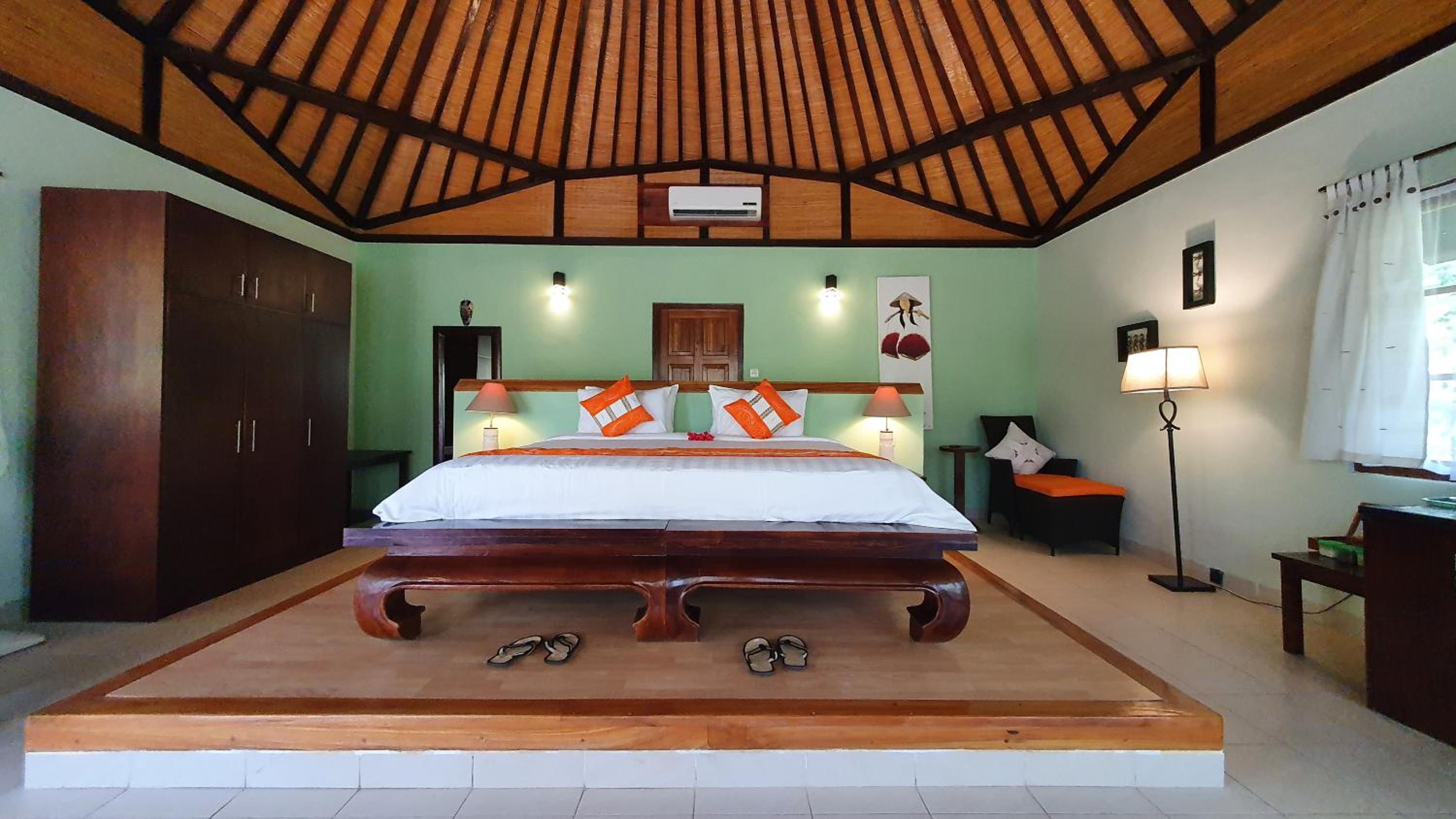 Deluxe Bungalow with Garden View