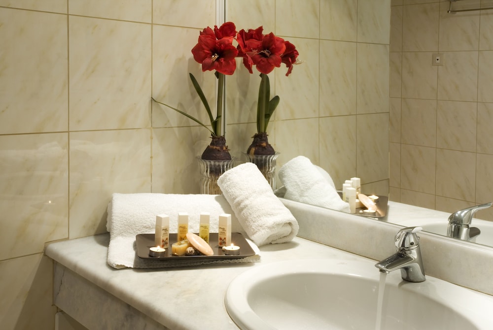 Standard Double or Twin Room - Photo 3