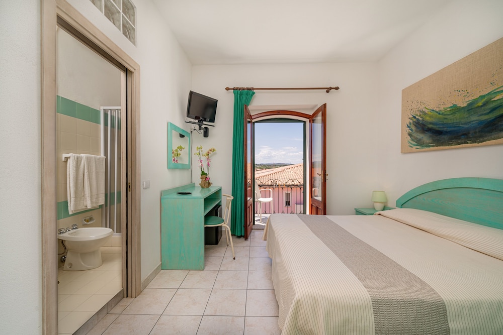 Comfort Room, Balcony - Photo 2