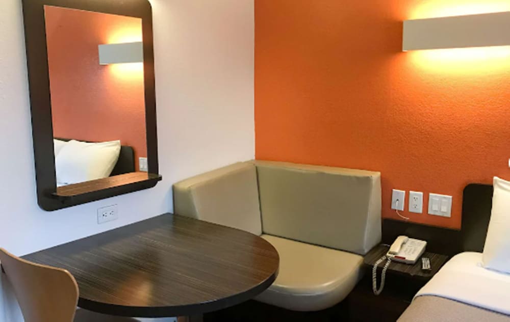 Deluxe Room, 1 King Bed, Accessible, Non Smoking photo 2