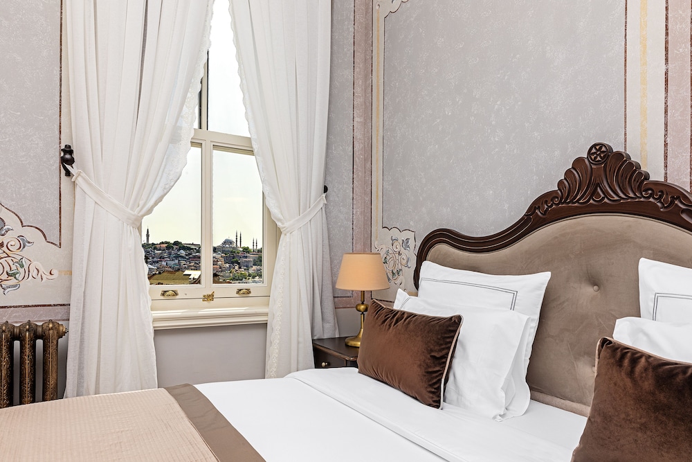 Superior Suite, City View photo 3