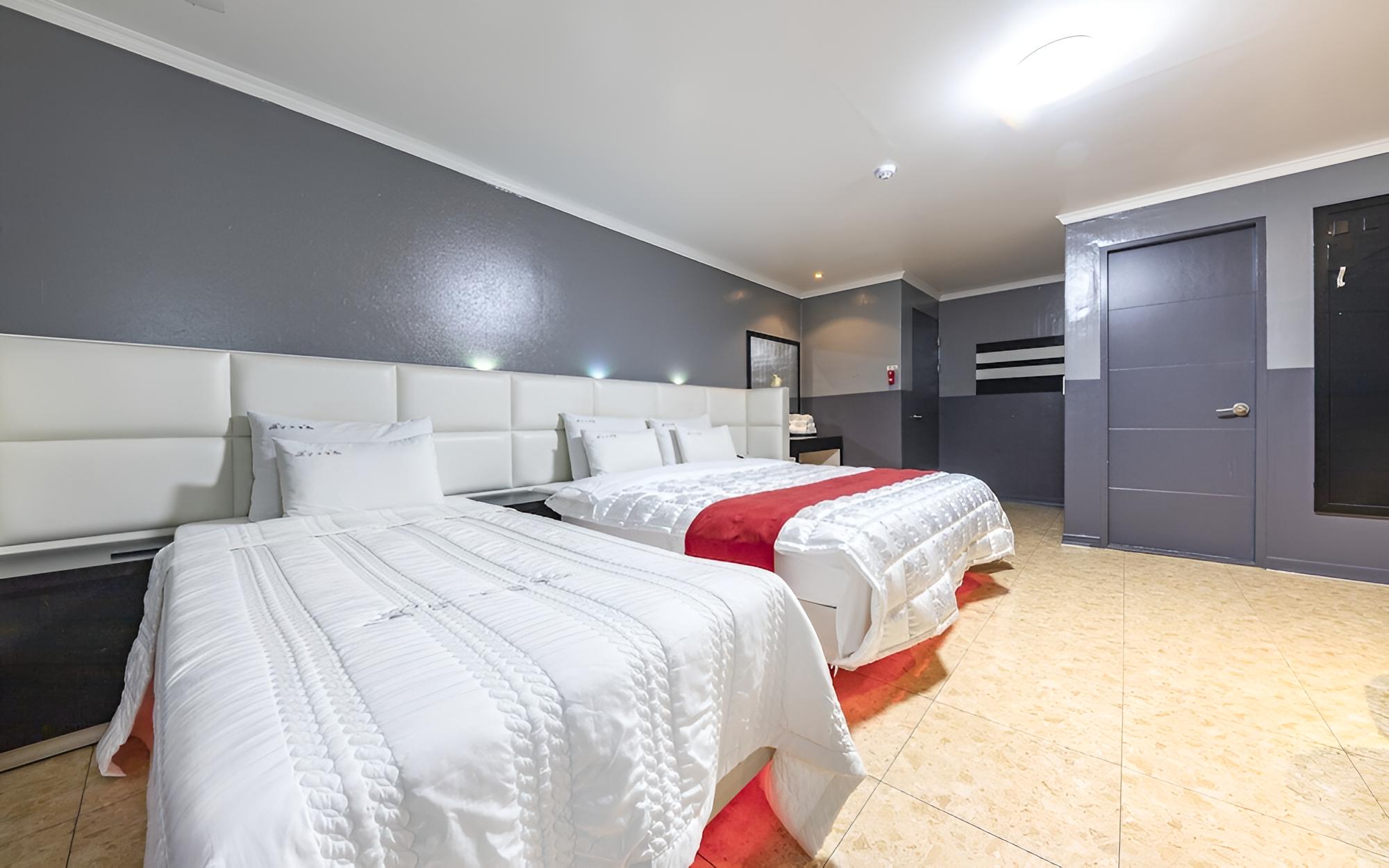 Room (VIP Suite Twin (Netflix/Breakfast)) photo 1
