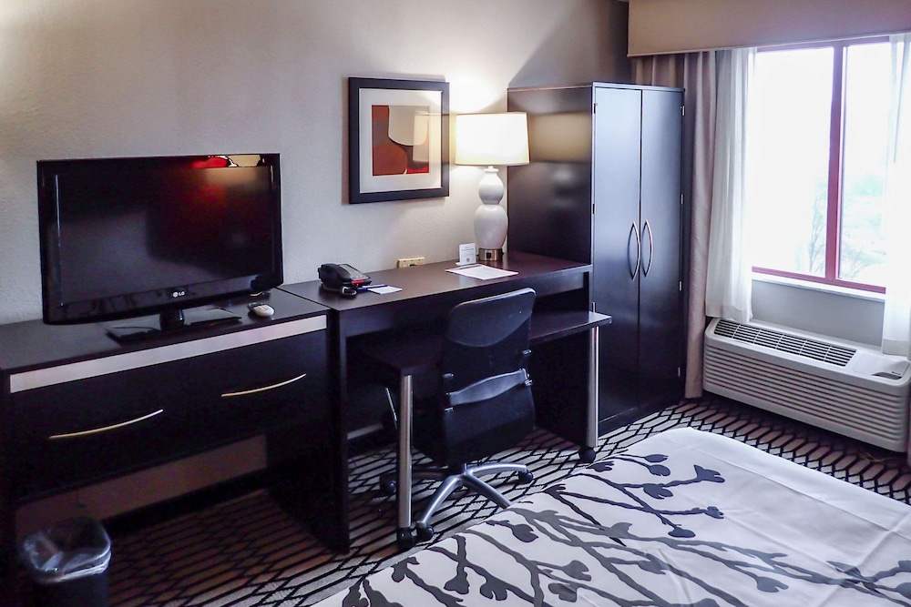 Suite, 1 King Bed With Sofa Bed, Non Smoking photo 3