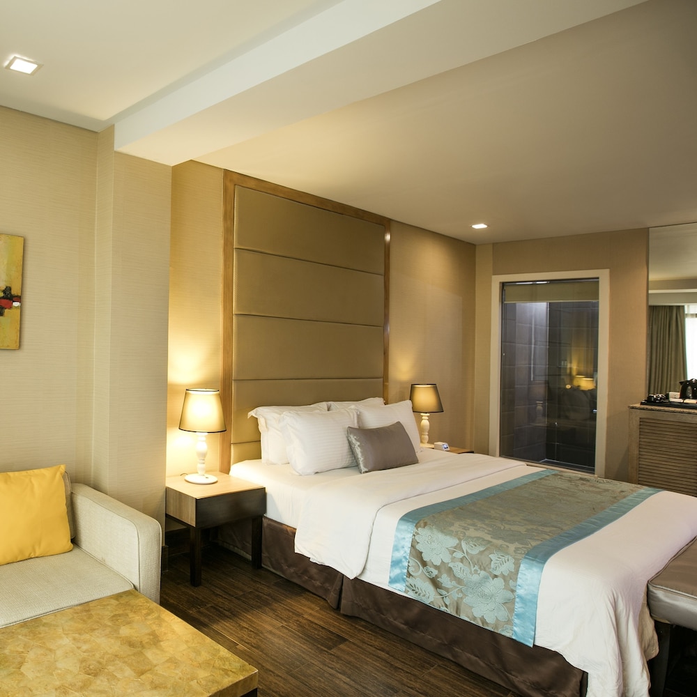Suite - Photo 6