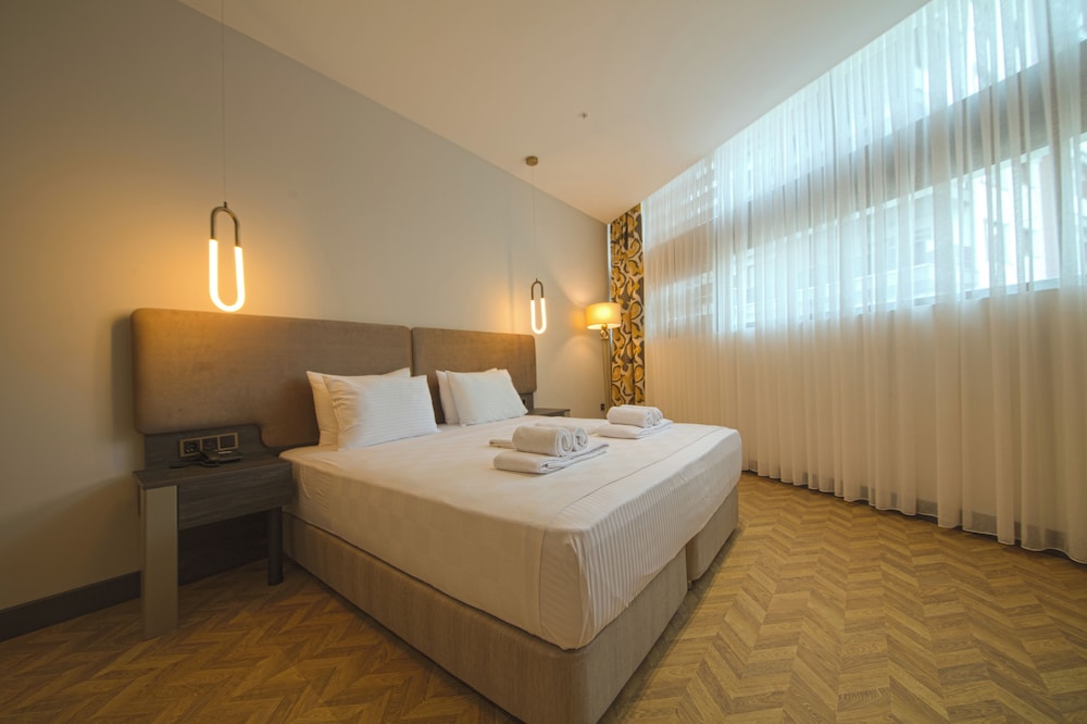 2 + 1 Suite Room thumbnail 5