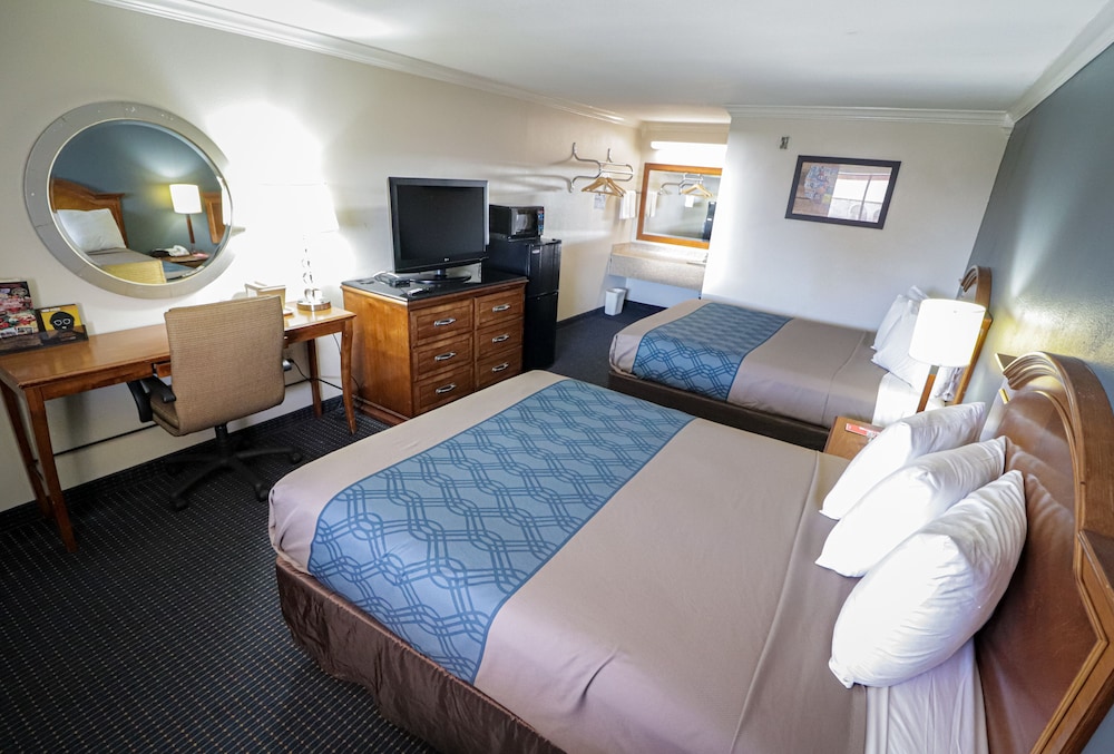 Room, 2 Queen Beds, Non Smoking - Photo 4