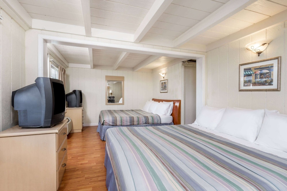 Studio, 2 Queen Beds, Non Smoking - Photo 1