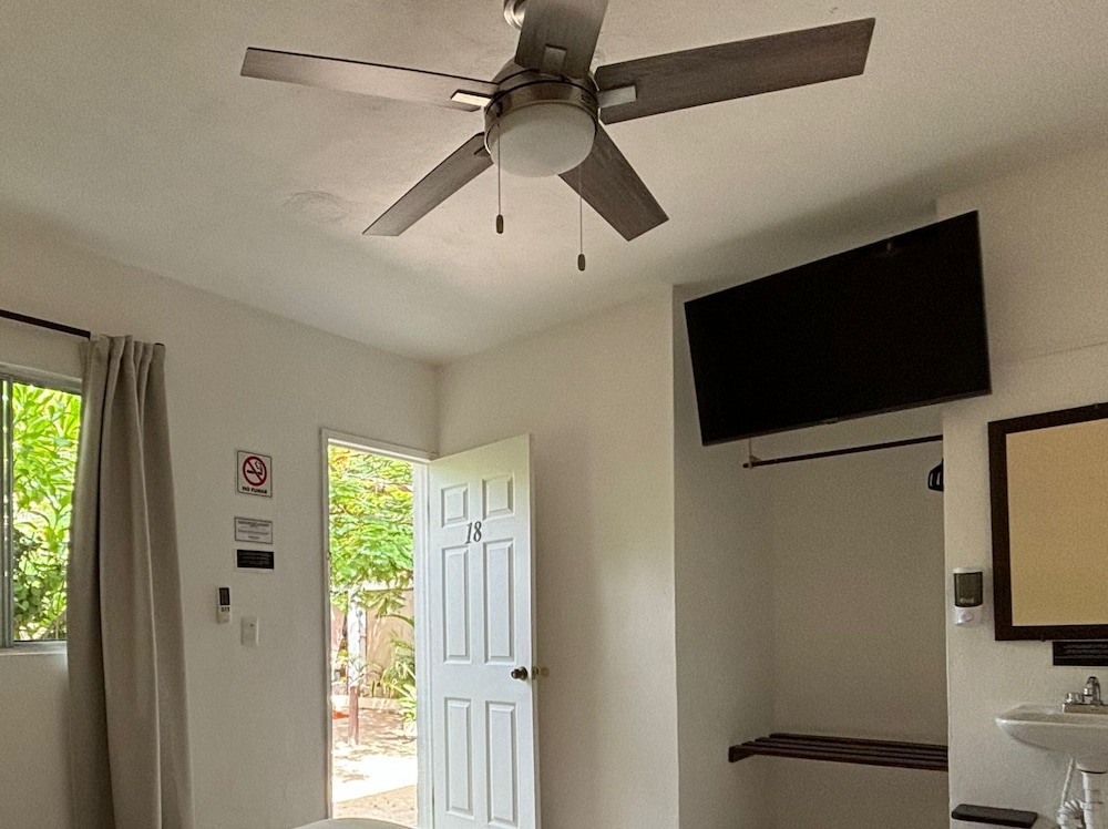 Basic Double Room, 1 King Bed - Photo 2