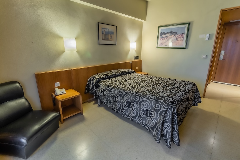 Double or Twin Room - Photo 8