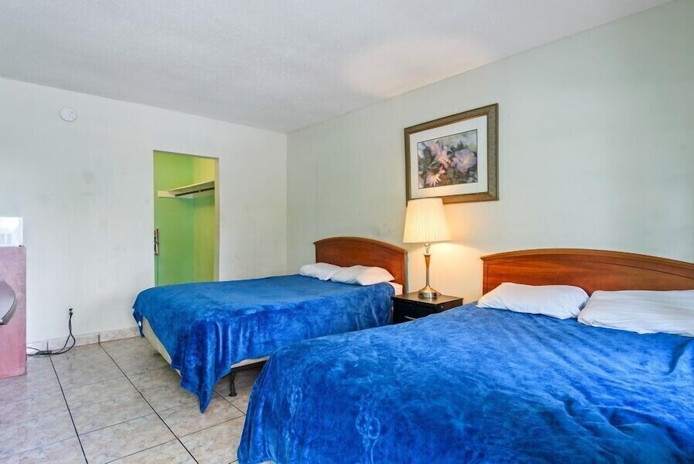 Comfort Double Room, 2 Queen Beds, Pool View photo 1