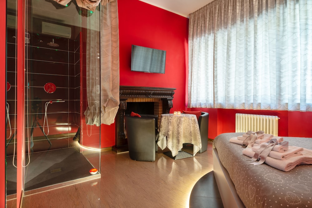 Romantic Studio Suite photo 1