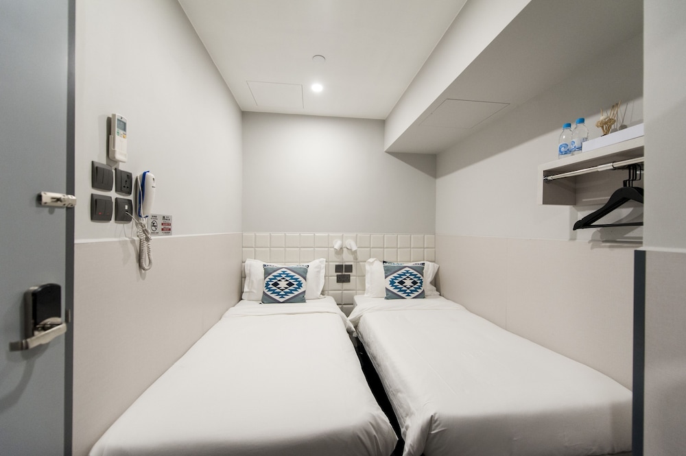 Standard Twin Room - Photo 1