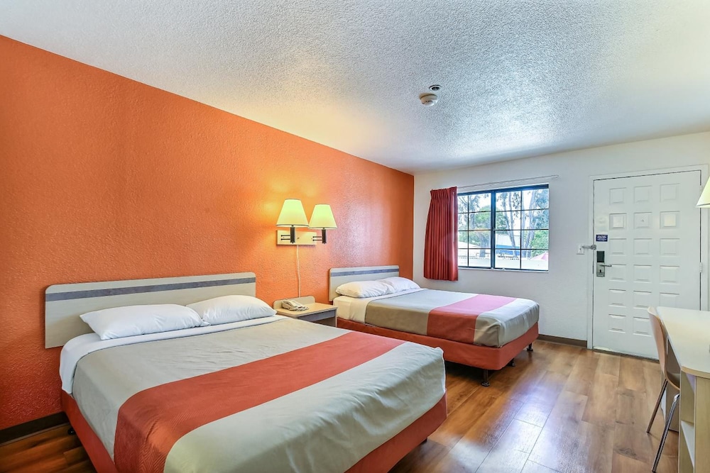Room, 2 Double Beds, Accessible, Non Smoking photo 2