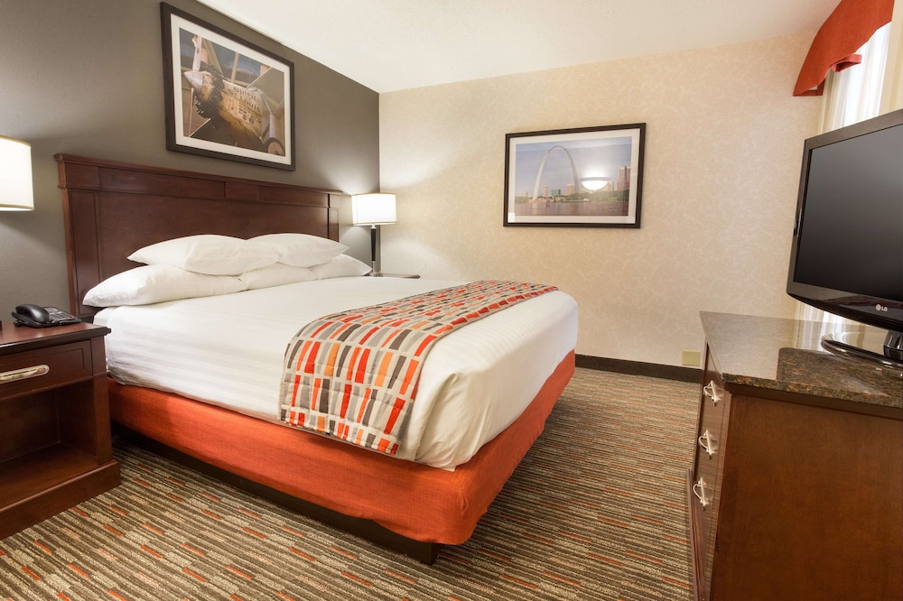 Suite, 1 King Bed with Sofa bed, Refrigerator & Microwave (2 Rooms, Upper Floor) - Photo 1