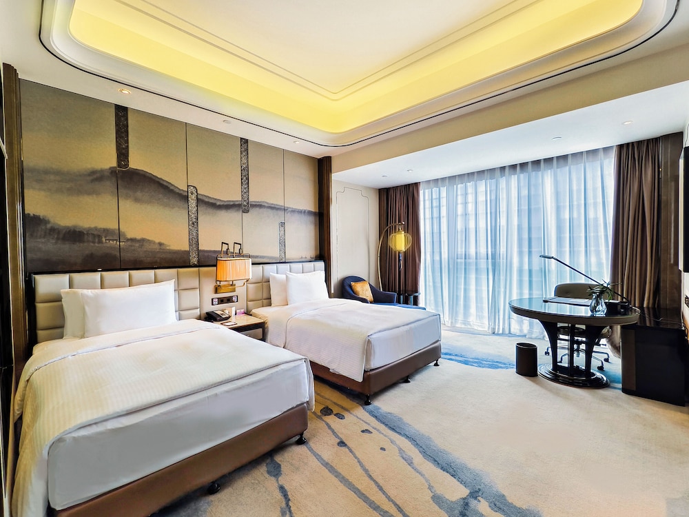 Superior Twin Room, City View photo 1