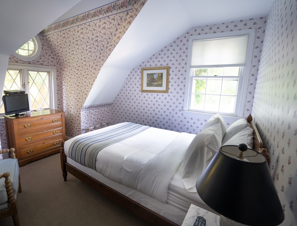 Economy Room, 1 Double Bed, Private Bathroom, Corner photo 2