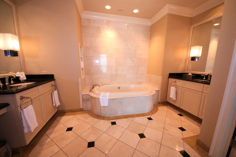 Rodeo Director Suite - Photo 5