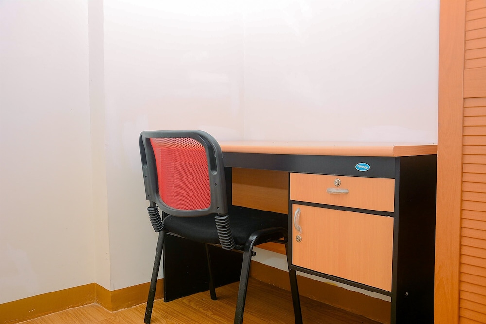 Room - Photo 9