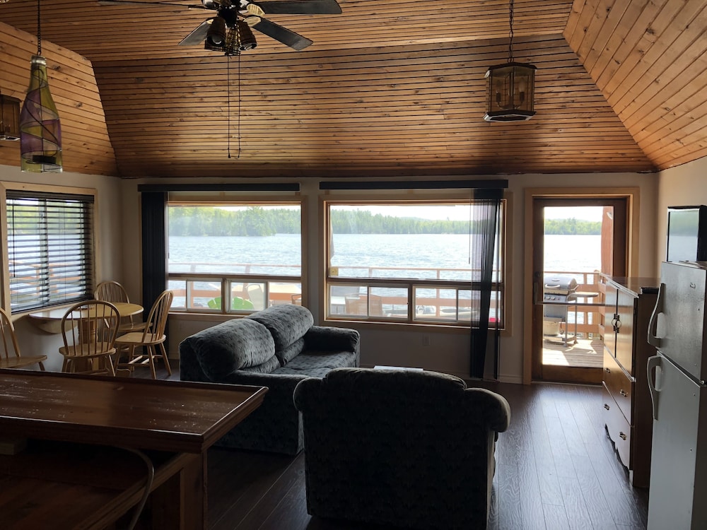 Traditional Studio Suite, Lake View