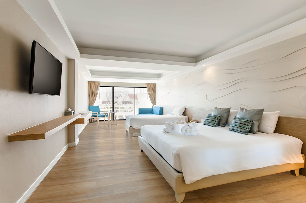 Deluxe Family Room - Photo 1