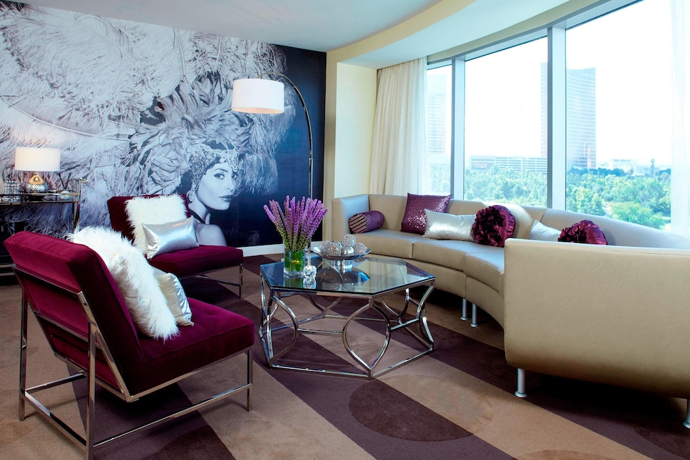 Suite, 1 King Bed - Photo 1